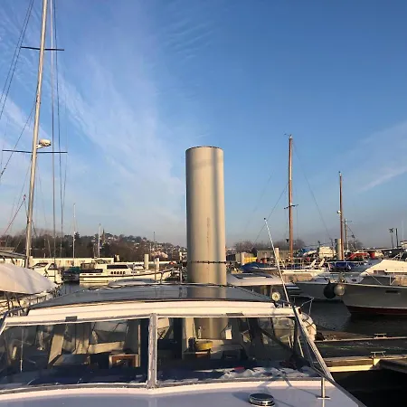 Botel Le Pearl *